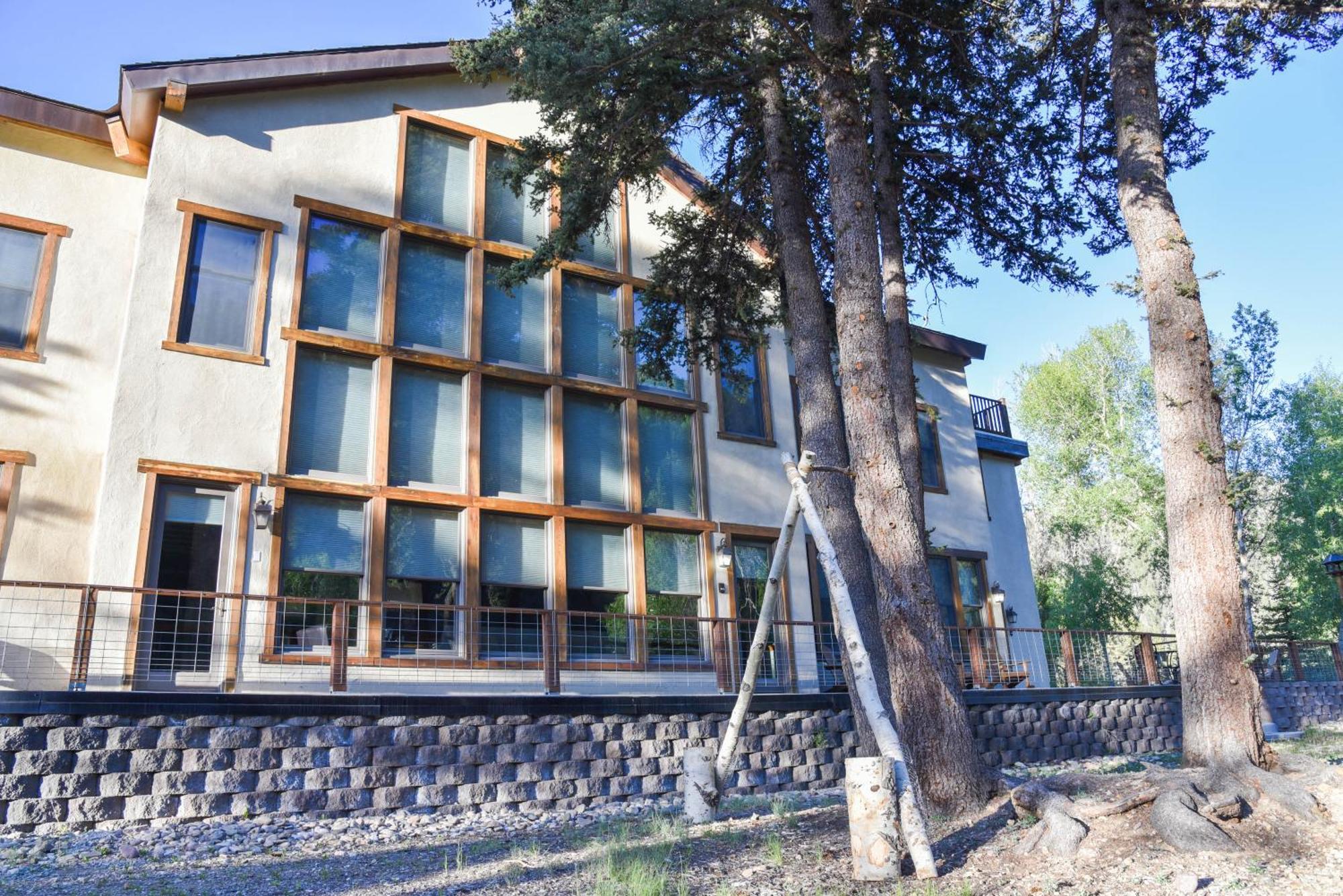 River Lyric Lodge - Formerly Double Dog Red River Zewnętrze zdjęcie