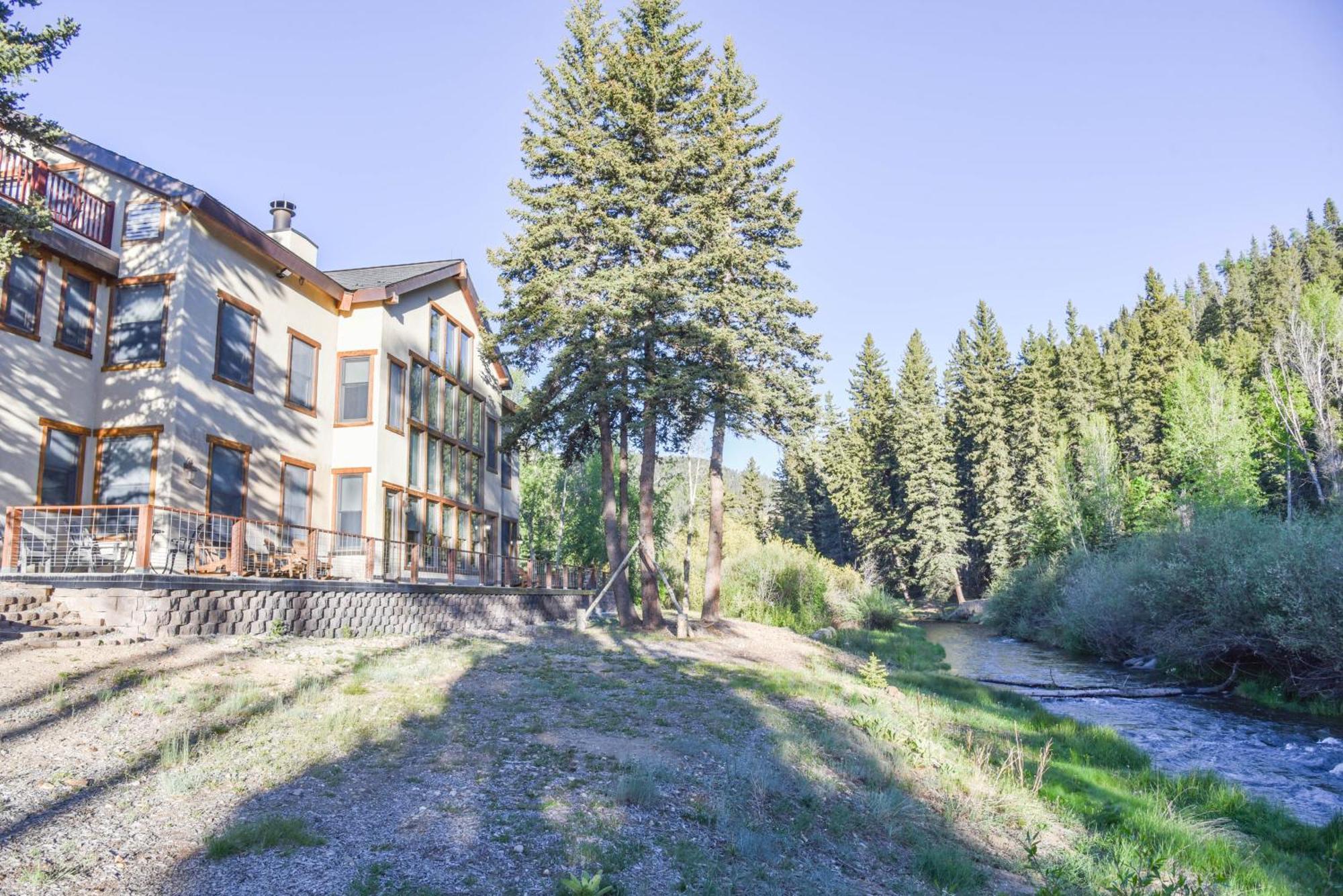 River Lyric Lodge - Formerly Double Dog Red River Zewnętrze zdjęcie